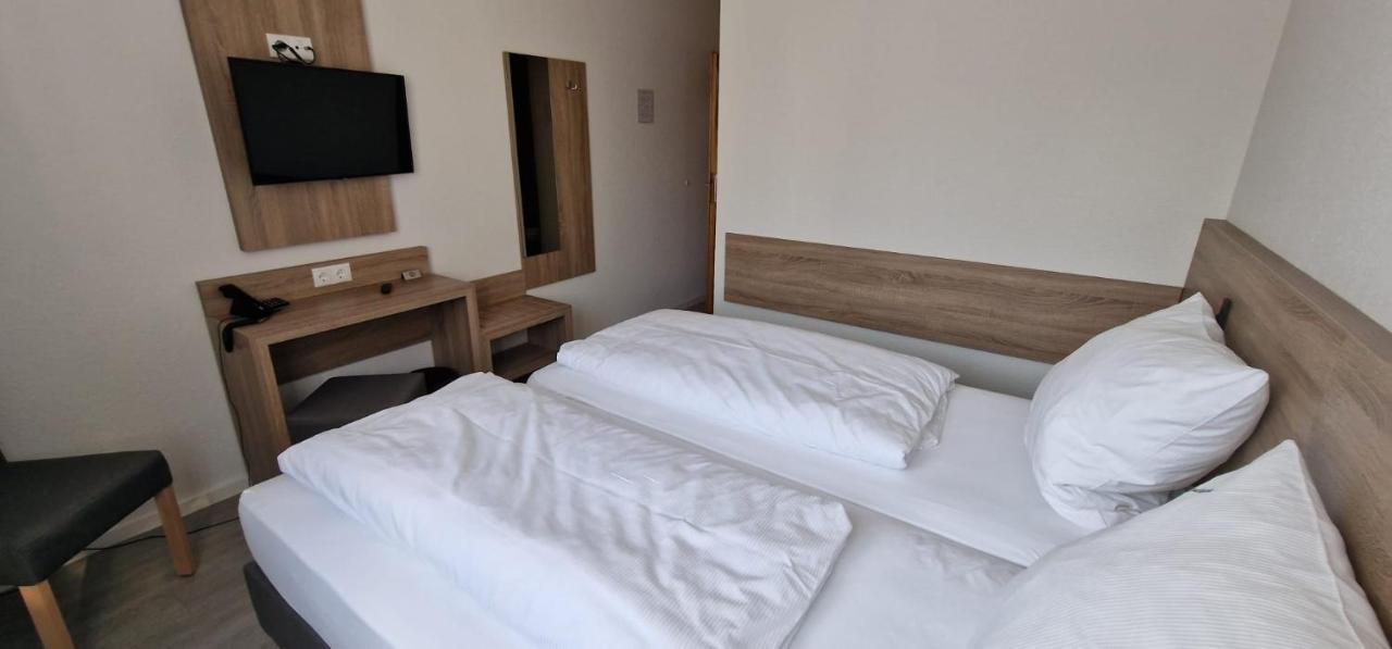Hotel Ladage Francoforte sul Meno Esterno foto