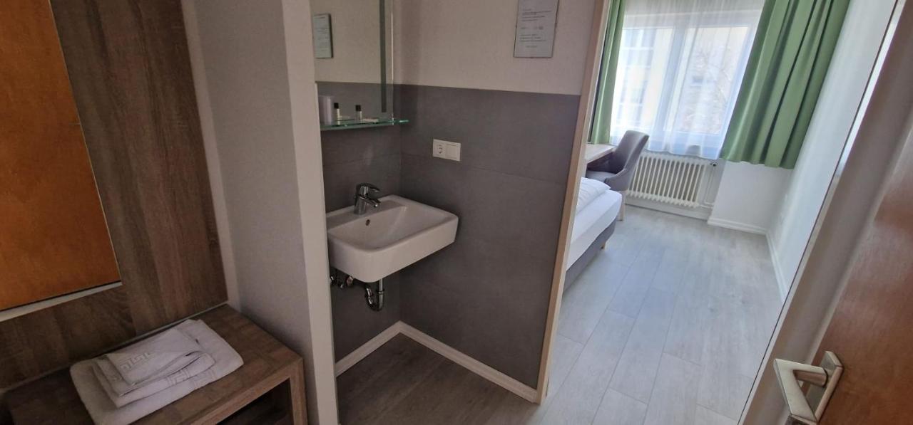 Hotel Ladage Francoforte sul Meno Esterno foto